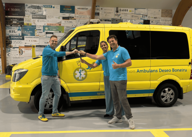 Wens Ambulance voor Bonaire overgedragen